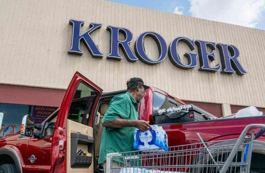 Ron Wyden vows to vote on Kroger merger